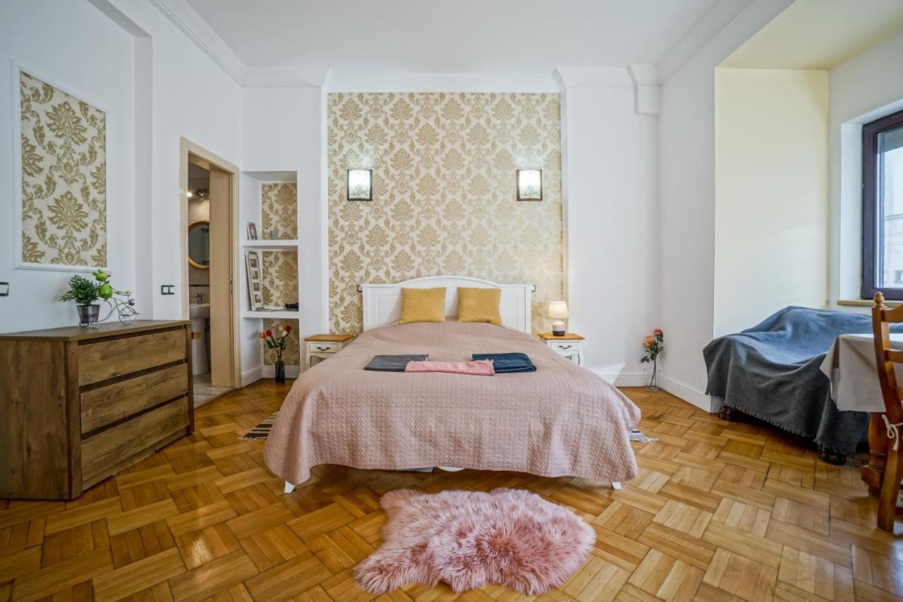 Victoriei Yellow
